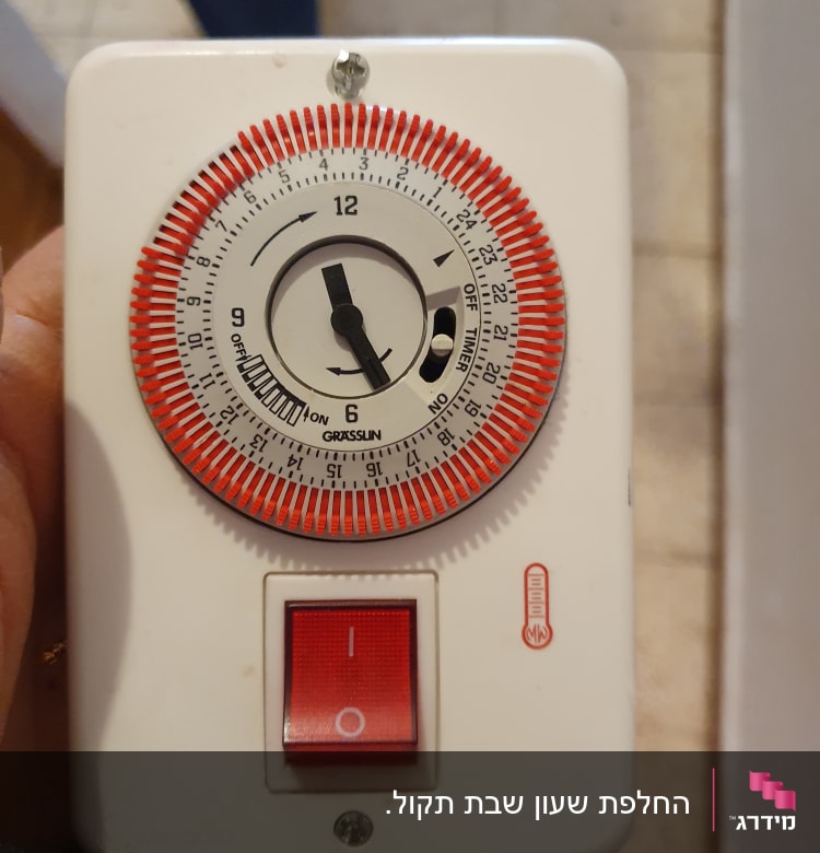 טיימר חשמלי עם מתג הפעלה וכיבוי אדום